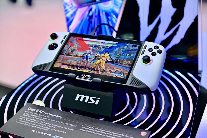MSI Claw 8 AI+ Polar Tempest Edition på Computex 2025
