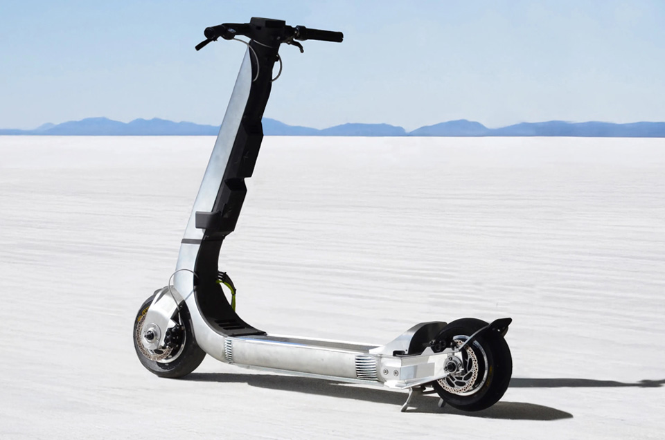 Bo Turbo elektrisk scooter i aksjon Bo Turbo elektrisk scooter i aksjon