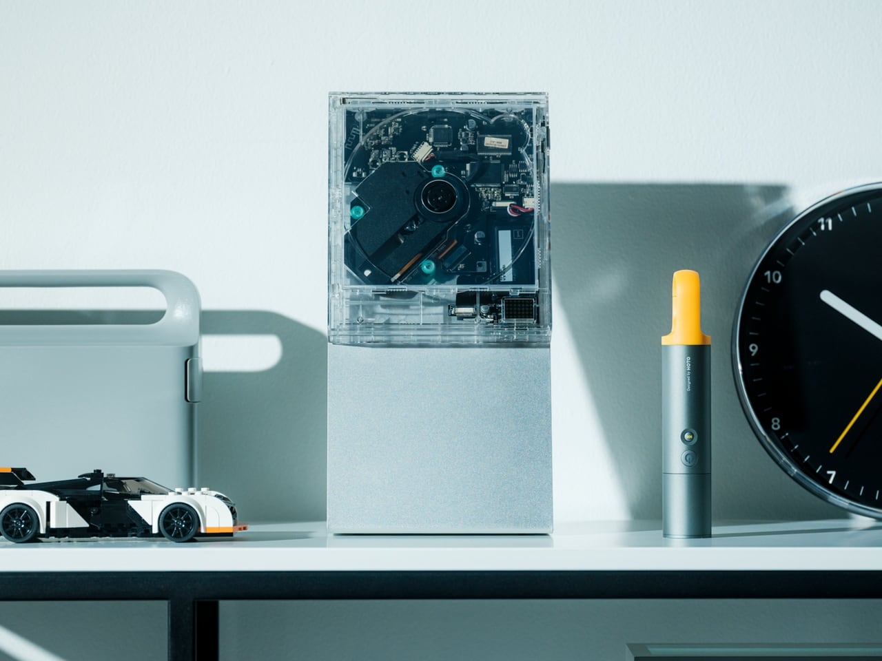 ClearFrame gjennomsiktig CD-spiller med plateturnering