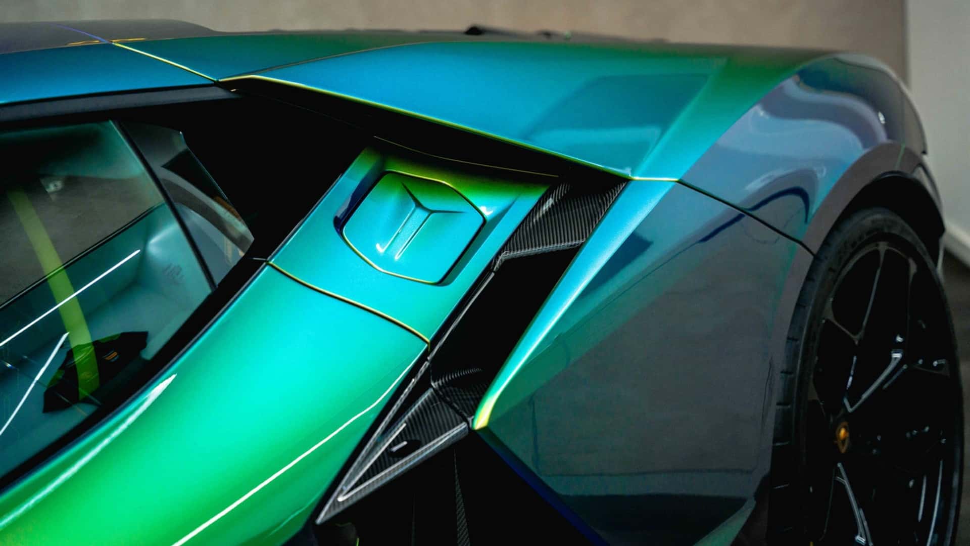 Lamborghini Revuelto med et snev av farge Lamborghini Revuelto med et snev av farge