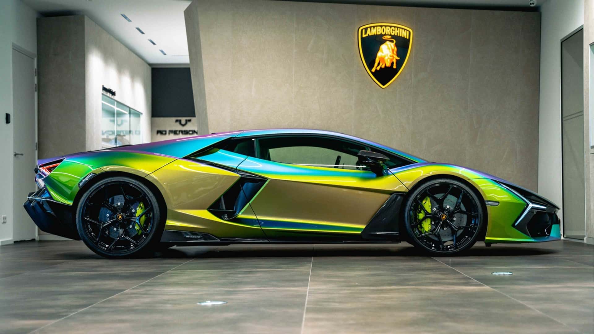Lamborghini Revuelto med et snev av farge Lamborghini Revuelto med et snev av farge