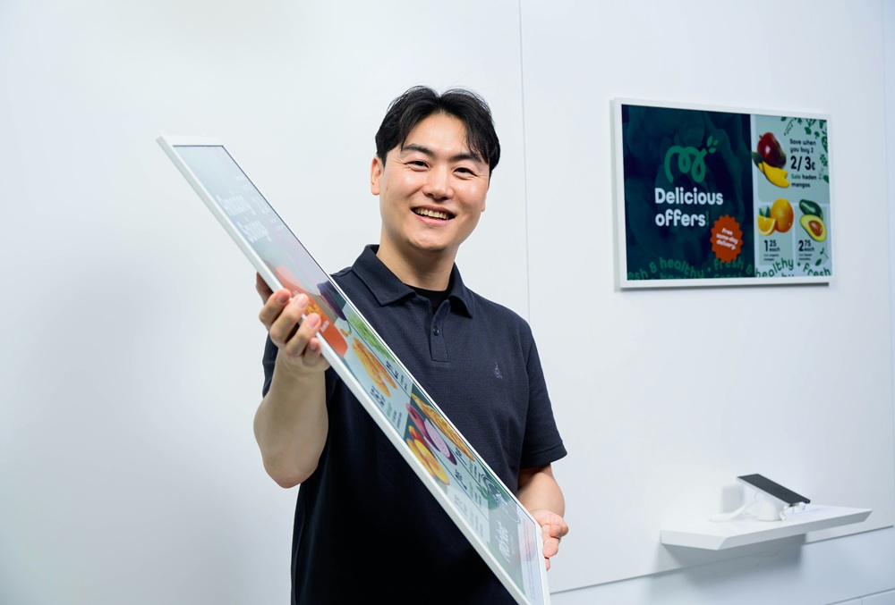 Samsung Colour E-Paper Samsung Colour E-Paper, ultratynn skjerm som veier 2,5 kg