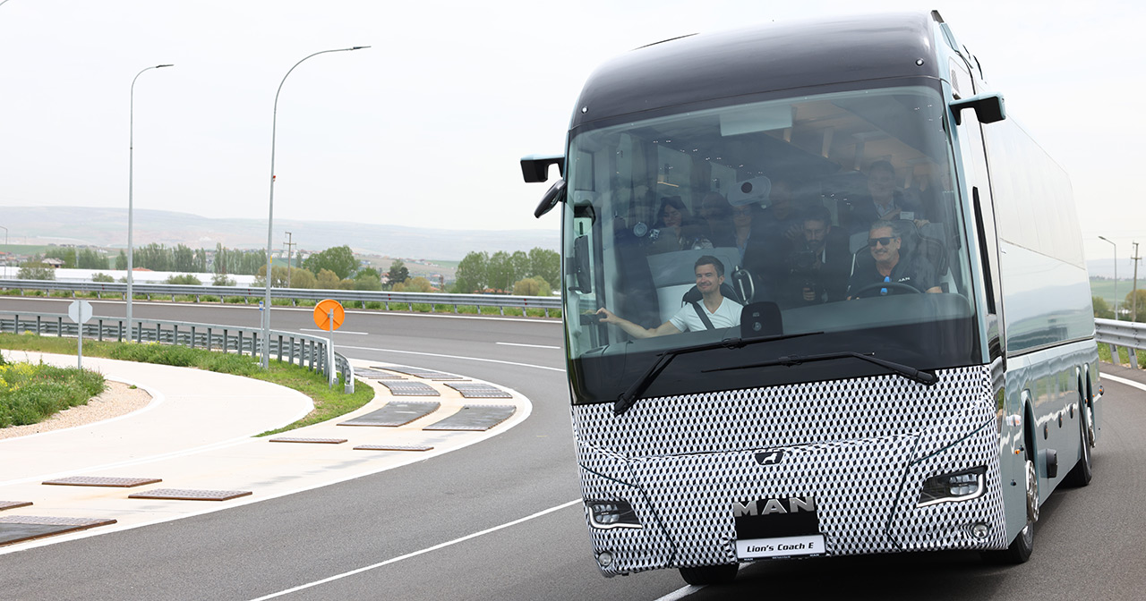MAN Lion's Coach E elbuss-prototype i kamuflasjefarge MAN Lion's Coach E elbuss-prototype i kamuflasjefarge