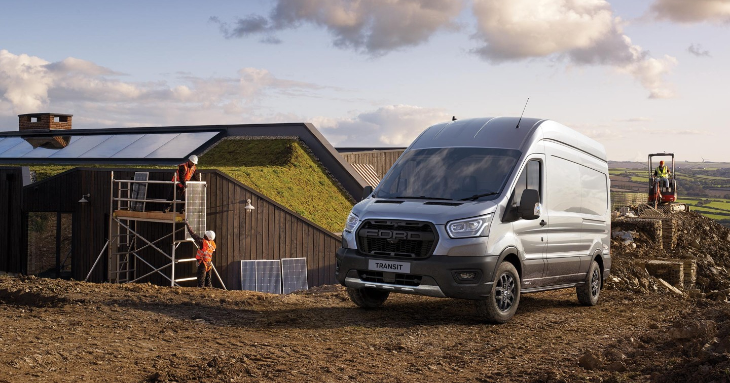 Ford Transit Trail i landskapet