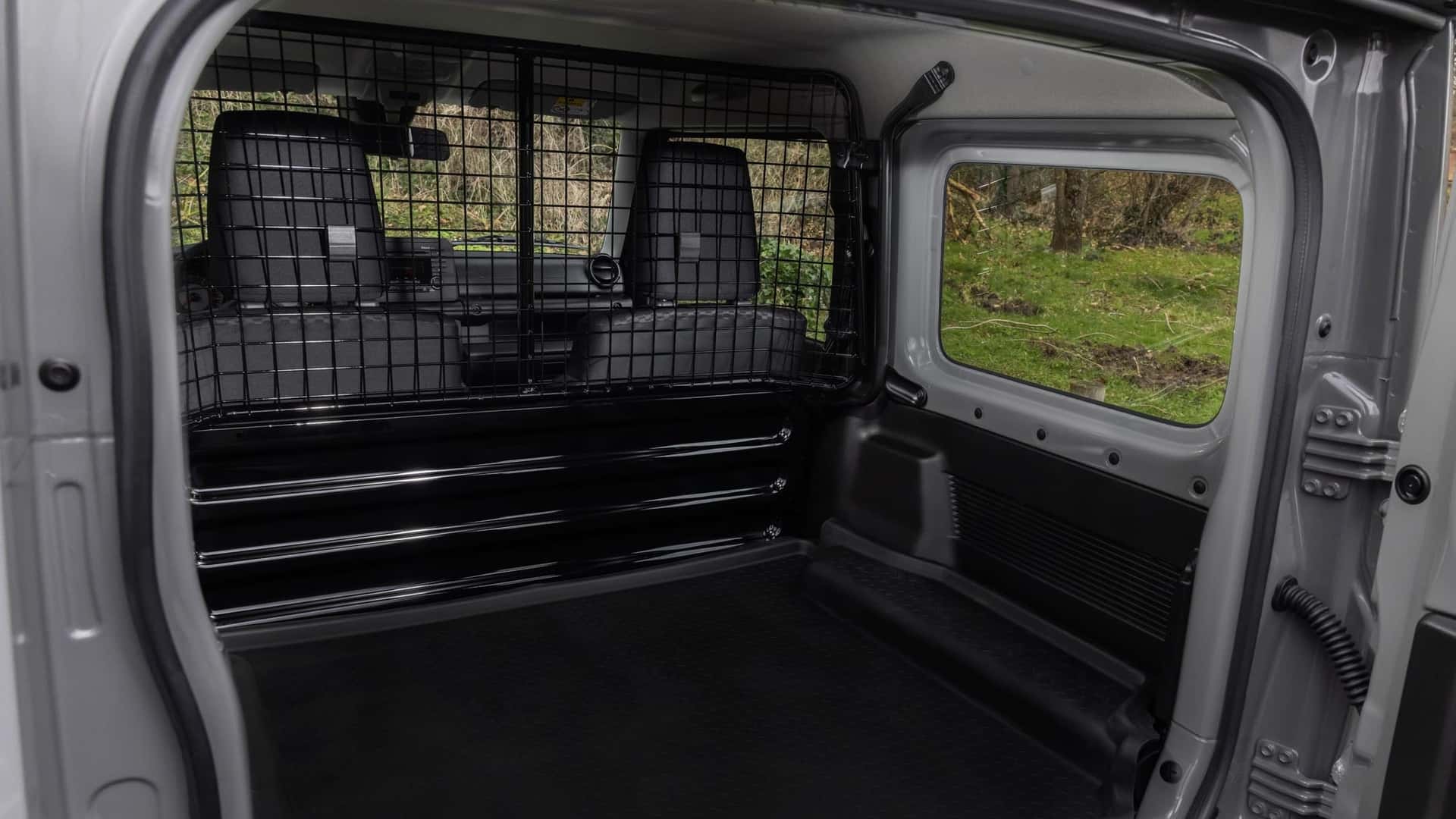 Suzuki Jimny 55ème Anniversaire i Frankrike - foto 7 Suzuki Jimny 55ème Anniversaire i Frankrike - foto 7