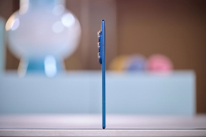 Samsung Galaxy Z Fold 7 smarttelefon i høyttaleren Samsung Galaxy Z Fold 7 smarttelefon i høyttaleren