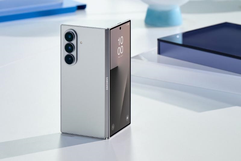 Samsung Galaxy Z Fold 7 i sølvfarge Samsung Galaxy Z Fold 7 i sølvfarge