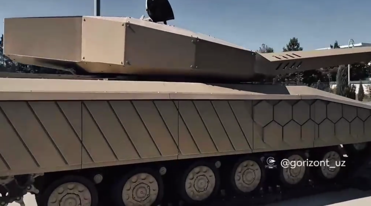 Modernisert T-64B stridsvogn med futuristisk beskyttelse